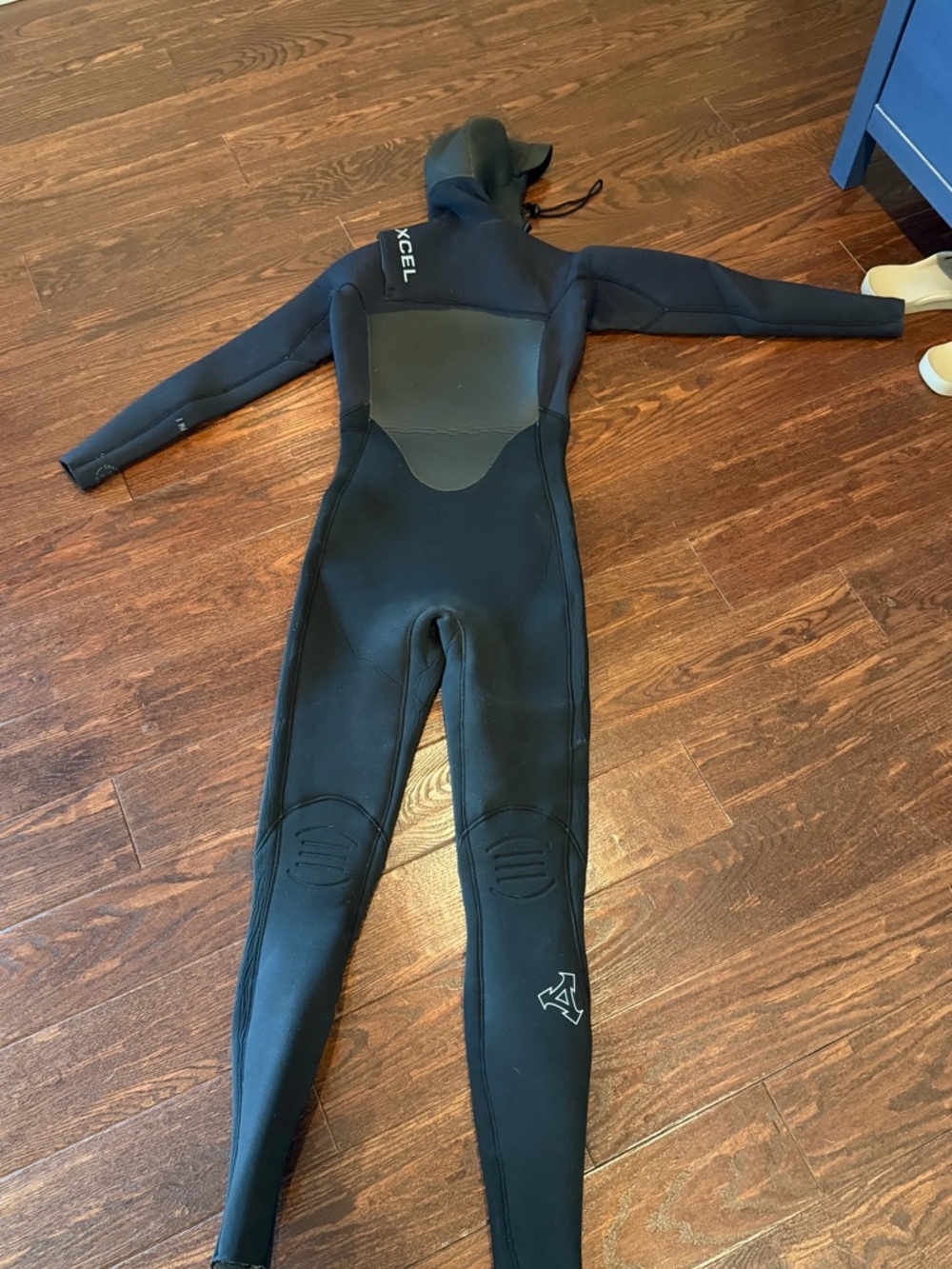 XCEL 6T Women's Infiniti 5/4 Hooded Fullsuit - Picture 8 of 8